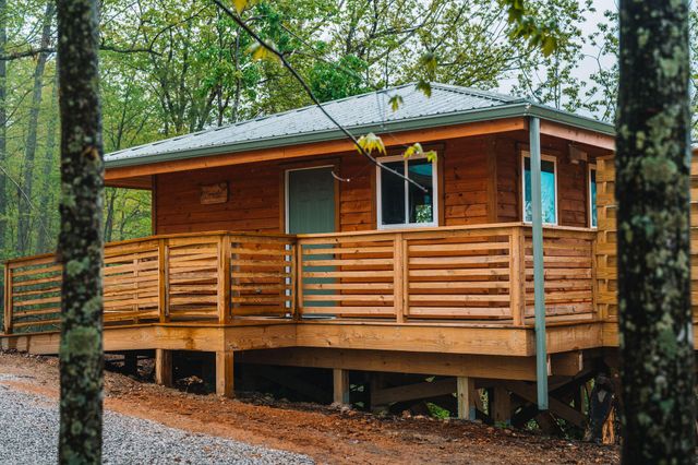 242 Cave Holw Road, Campton, KY 41301