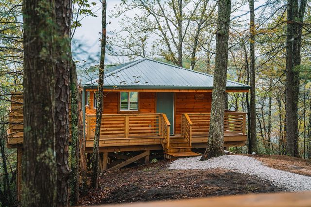 242 Cave Holw Road, Campton, KY 41301