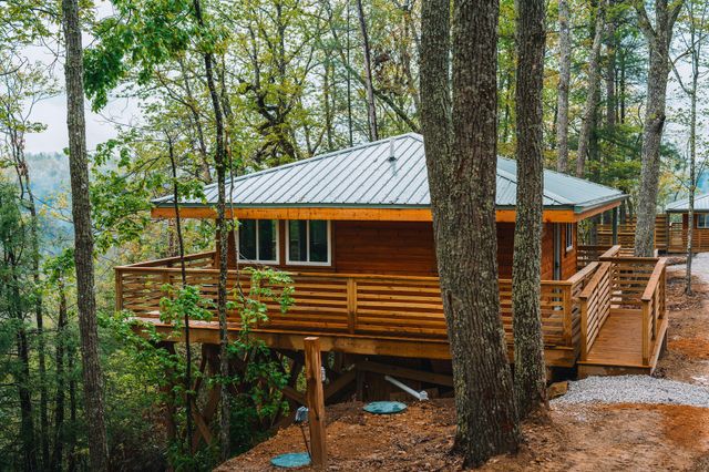 242 Cave Holw Road, Campton, KY 41301