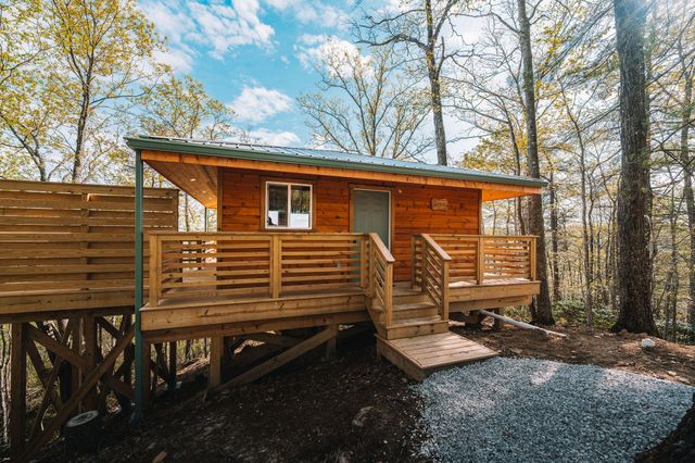 242 Cave Holw Road, Campton, KY 41301