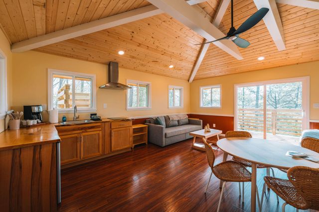 242 Cave Holw Road, Campton, KY 41301