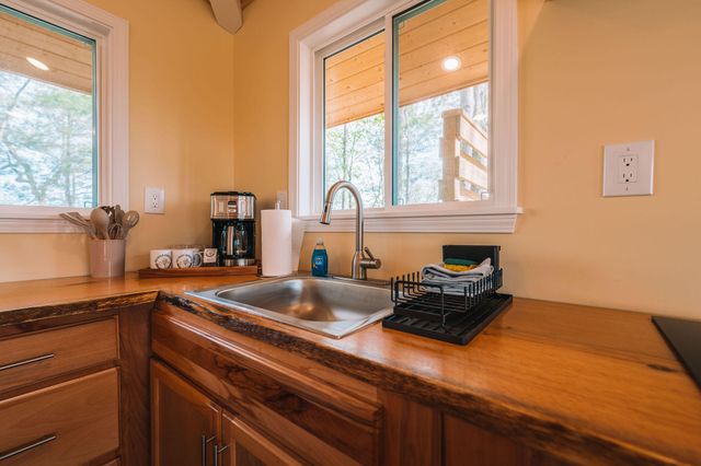 242 Cave Holw Road, Campton, KY 41301