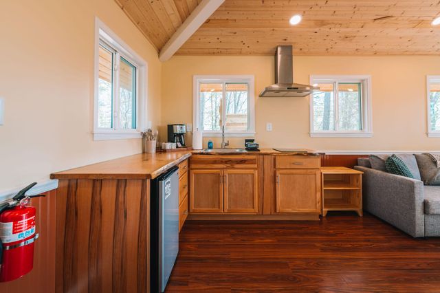 242 Cave Holw Road, Campton, KY 41301