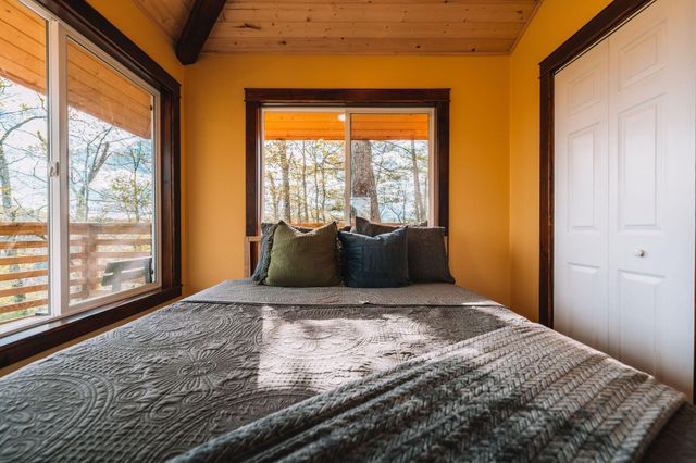 242 Cave Holw Road, Campton, KY 41301