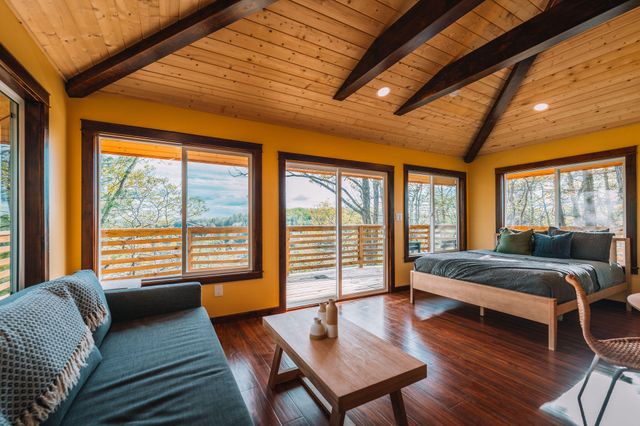 242 Cave Holw Road, Campton, KY 41301