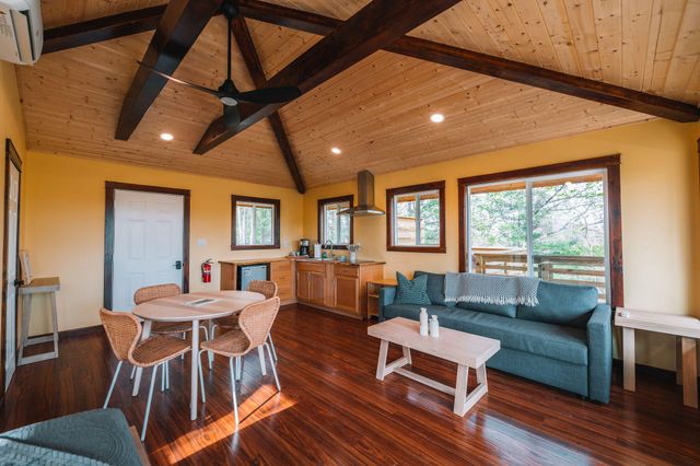 242 Cave Holw Road, Campton, KY 41301