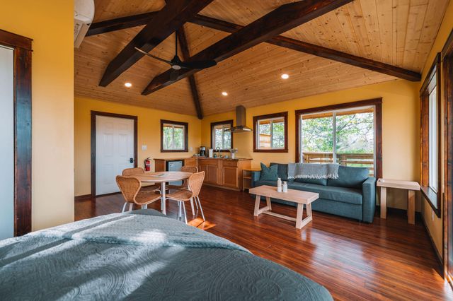 242 Cave Holw Road, Campton, KY 41301