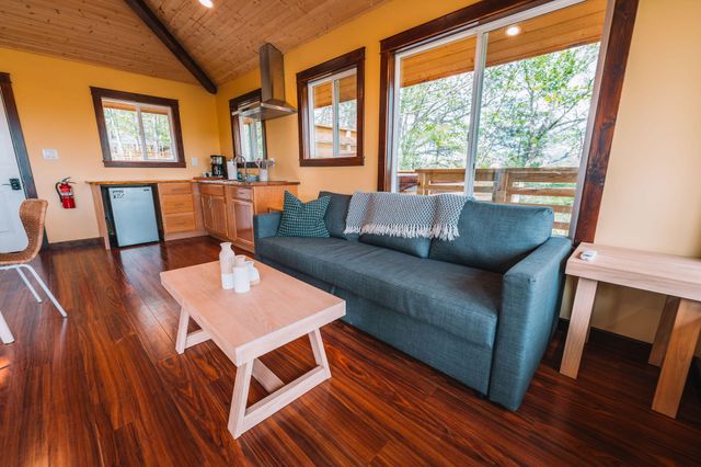 242 Cave Holw Road, Campton, KY 41301