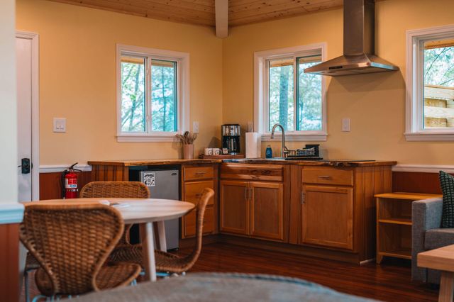 242 Cave Holw Road, Campton, KY 41301