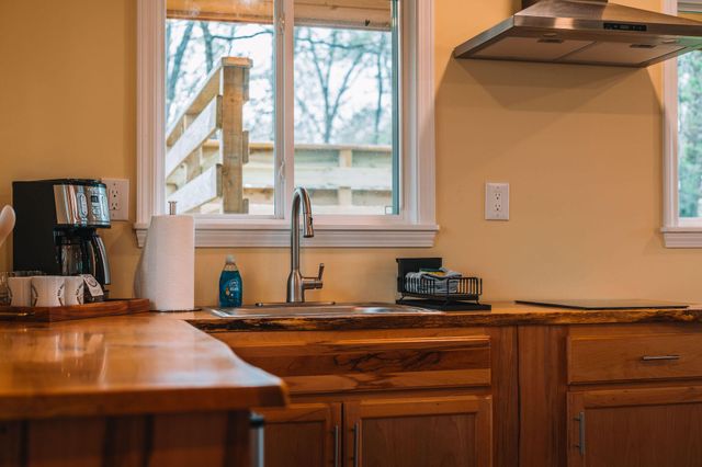 242 Cave Holw Road, Campton, KY 41301