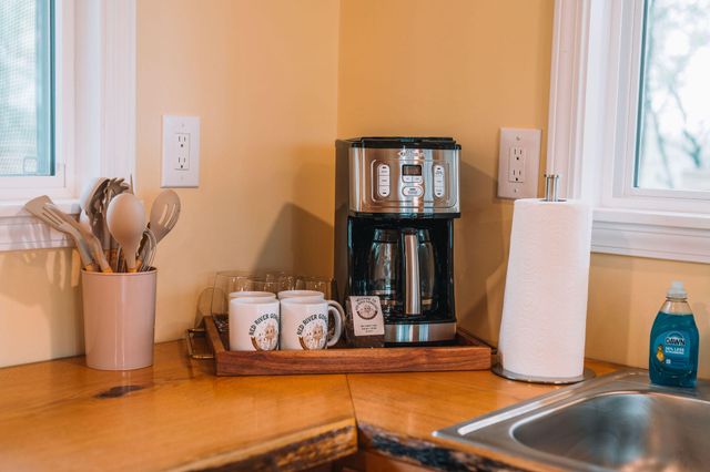 242 Cave Holw Road, Campton, KY 41301