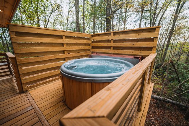 242 Cave Holw Road, Campton, KY 41301