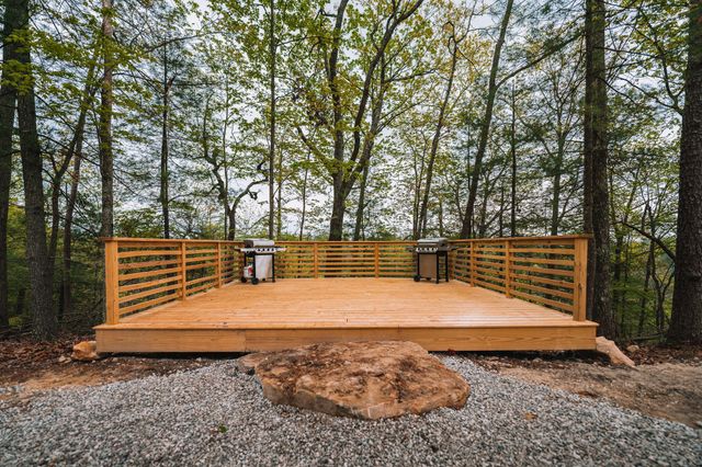 242 Cave Holw Road, Campton, KY 41301