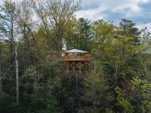 242 Cave Holw Road, Campton, KY 41301