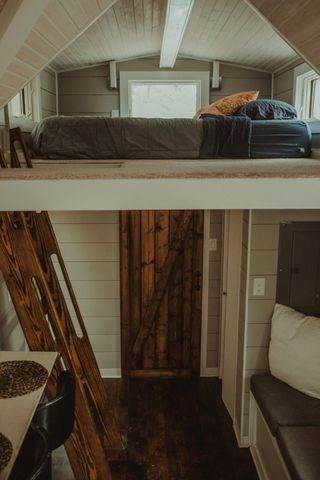 242 Cave Holw Road, Campton, KY 41301