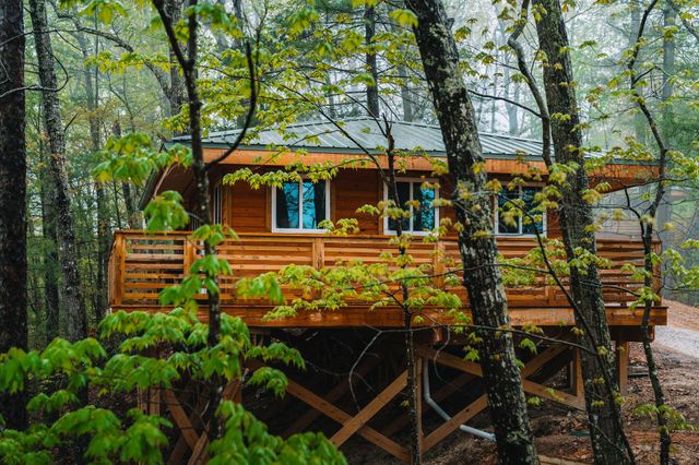 242 Cave Holw Road, Campton, KY 41301