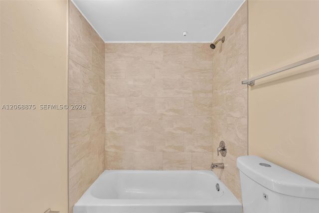 2880 N Oakland Forest Dr 110, Oakland Park, FL 33309