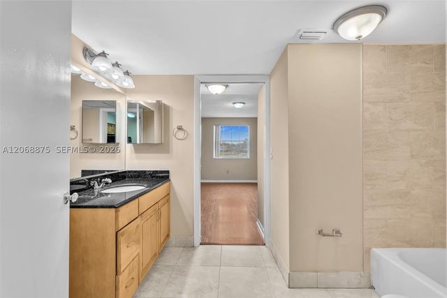 2880 N Oakland Forest Dr 110, Oakland Park, FL 33309