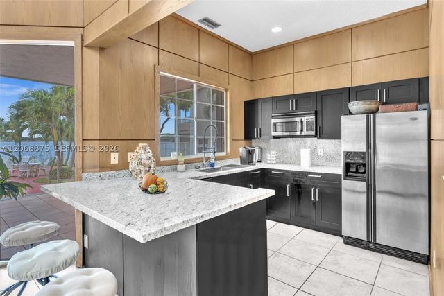 2880 N Oakland Forest Dr 110, Oakland Park, FL 33309