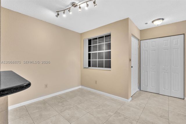 2880 N Oakland Forest Dr 110, Oakland Park, FL 33309