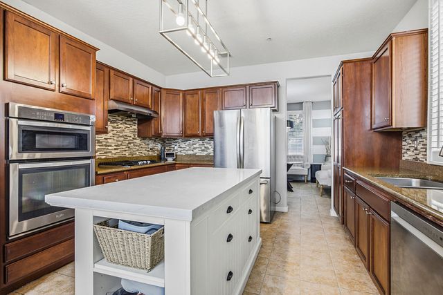 1793 Bella Oaks Way, Hanford, CA 93230