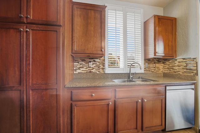 1793 Bella Oaks Way, Hanford, CA 93230