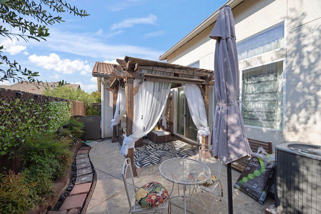 1793 Bella Oaks Way, Hanford, CA 93230