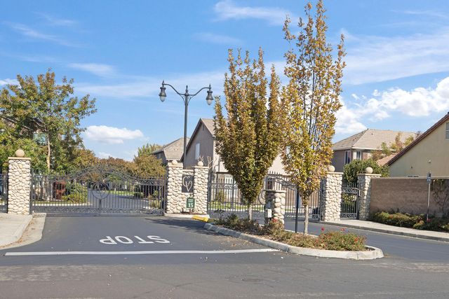 1793 Bella Oaks Way, Hanford, CA 93230