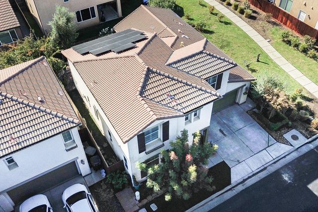 1793 Bella Oaks Way, Hanford, CA 93230