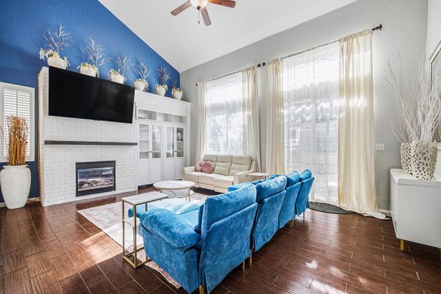 1793 Bella Oaks Way, Hanford, CA 93230