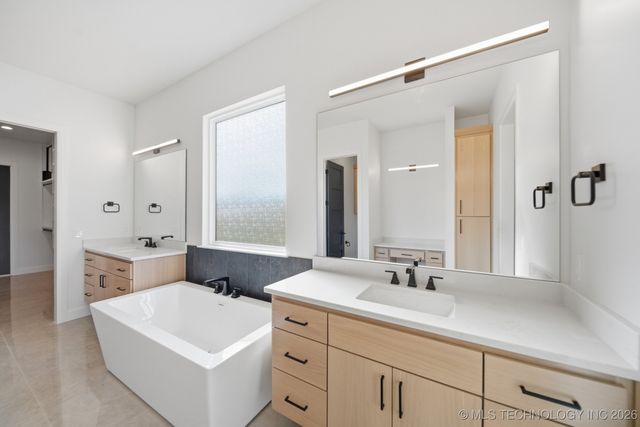 6711 E 153rd Street S, Bixby, OK 74008