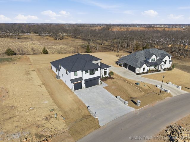 6711 E 153rd Street S, Bixby, OK 74008