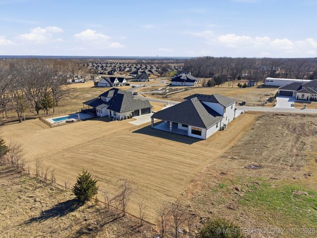 6711 E 153rd Street S, Bixby, OK 74008