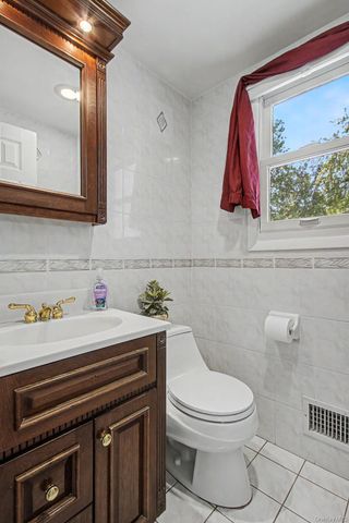 24 Fairview Lane, Orangeburg, NY 10962