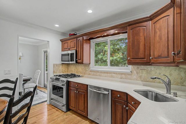 24 Fairview Lane, Orangeburg, NY 10962