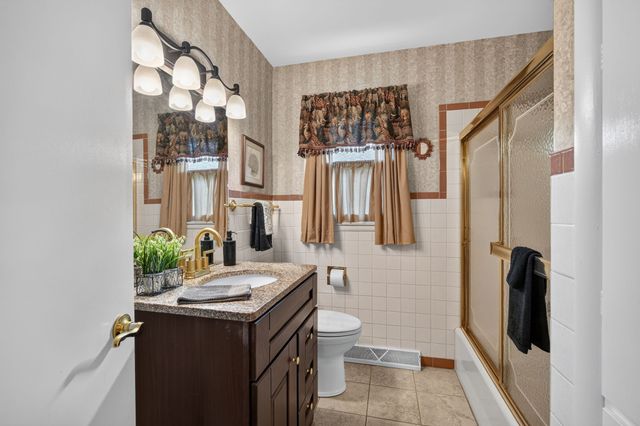 2209 Meadow Lane, West Des Moines, IA 50265