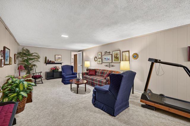 2209 Meadow Lane, West Des Moines, IA 50265