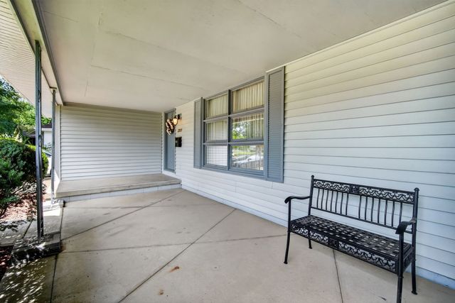 2209 Meadow Lane, West Des Moines, IA 50265