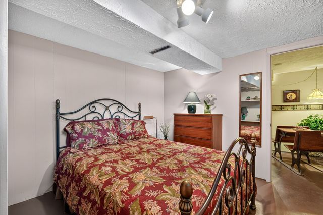 2209 Meadow Lane, West Des Moines, IA 50265