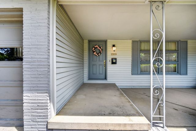 2209 Meadow Lane, West Des Moines, IA 50265