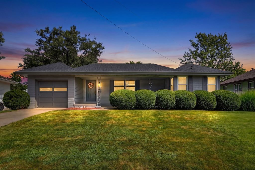 2209 Meadow Lane, West Des Moines, IA 50265