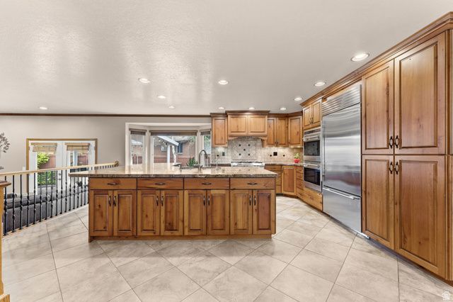 2416 E 10305 S, Sandy, UT 84092