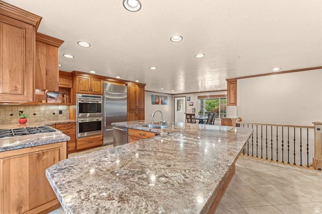 2416 E 10305 S, Sandy, UT 84092