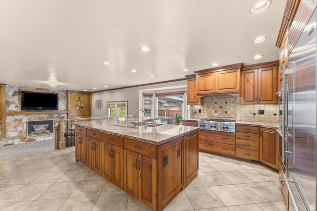 2416 E 10305 S, Sandy, UT 84092