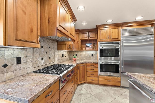 2416 E 10305 S, Sandy, UT 84092