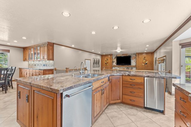 2416 E 10305 S, Sandy, UT 84092