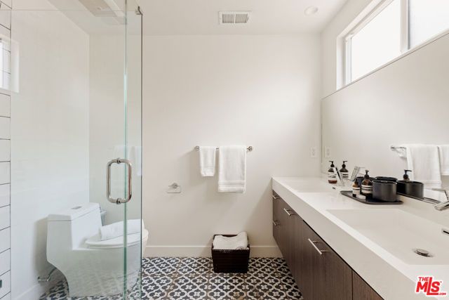 4111 Mantova Drive, Los Angeles, CA 90008