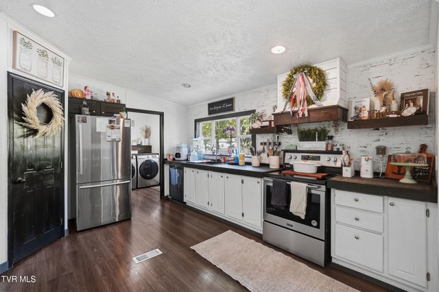5728 Cranes Nest Road, Coeburn, VA 24230