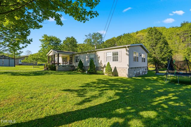 5728 Cranes Nest Road, Coeburn, VA 24230
