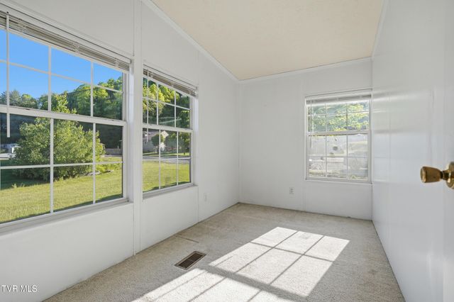 5728 Cranes Nest Road, Coeburn, VA 24230